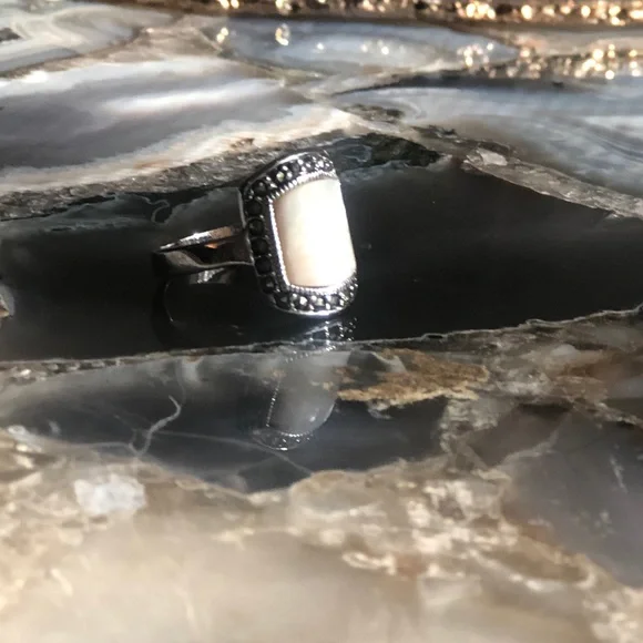 Mother of Pearl marcasite gem stone ring sterling silver vintage sz 9 - Picture 2 of 4